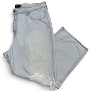 Hollister Women’s Ultra High Rise Baggy Ripped Jeans – 18R (W34R)